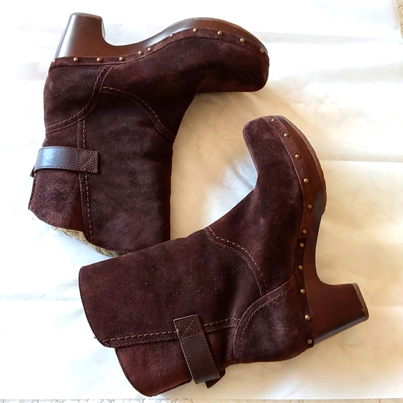 UGG Lynnea Brown Suade Wood heel Clog Boots Buckle Booties Size 7 In - Picture 13 of 13